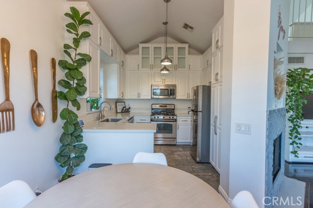 Detail Gallery Image 5 of 38 For 18213 Flynn Dr #132,  Canyon Country,  CA 91387 - 2 Beds | 2 Baths