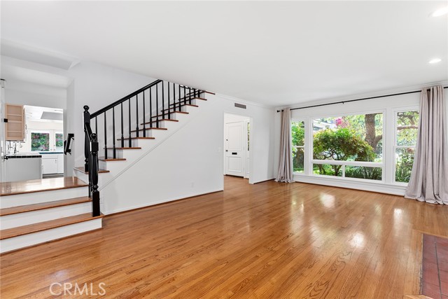 11053 Strathmore Drive, Westwood - Century City CA: https://media.crmls.org/medias/0a60f855-1f3d-4c38-97ab-cc6c3770846e.jpg