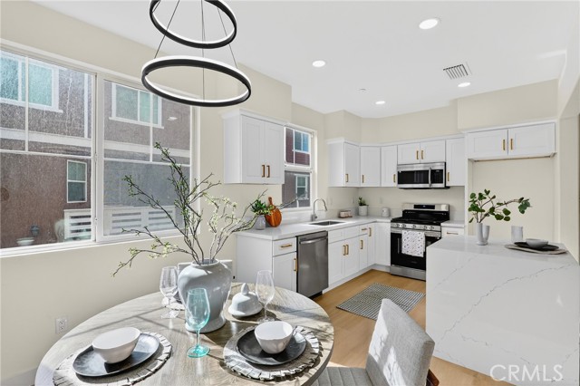 Detail Gallery Image 15 of 58 For 1960 Annandale Way, Pomona,  CA 91767 - 4 Beds | 2/1 Baths