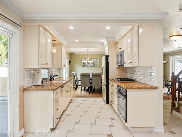 Detail Gallery Image 11 of 39 For 28625 Victoria Rd, Castaic,  CA 91384 - 3 Beds | 2/1 Baths