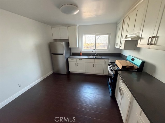 Detail Gallery Image 2 of 18 For 2530 Carmona, Los Angeles,  CA 90016 - 3 Beds | 1 Baths