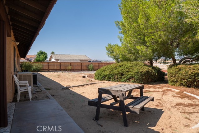12580 Indian River Drive, Apple Valley CA: https://media.crmls.org/medias/0a6389c1-6b70-4687-84a4-367f13f405d8.jpg