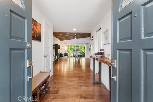 4835 Almidor Avenue, Woodland Hills CA: https://media.crmls.org/medias/0a63f7e3-b1f0-4d78-97aa-04cf988a0a91.jpg
