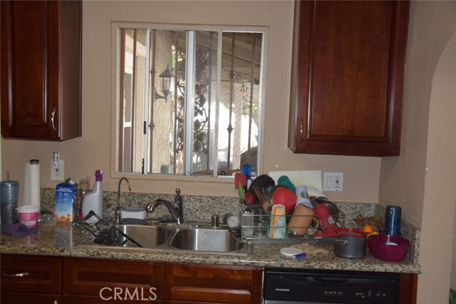1935 Maine Avenue, Long Beach CA: https://media.crmls.org/medias/0a64f440-c679-467e-8f31-9d6b25bd3a29.jpg