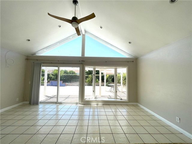 4470 Avenida Granada, Cypress CA: https://media.crmls.org/medias/0a650181-4bec-40a9-9d02-428a8a1b3d0f.jpg