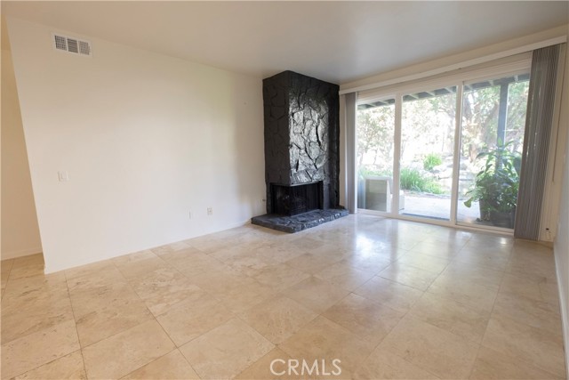 Detail Gallery Image 3 of 15 For 2522 W Macarthur a,  Santa Ana,  CA 92704 - 2 Beds | 2 Baths
