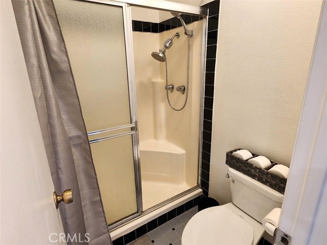 Detail Gallery Image 13 of 25 For 18307 Burbank Bld #14,  Tarzana,  CA 91356 - 2 Beds | 2 Baths