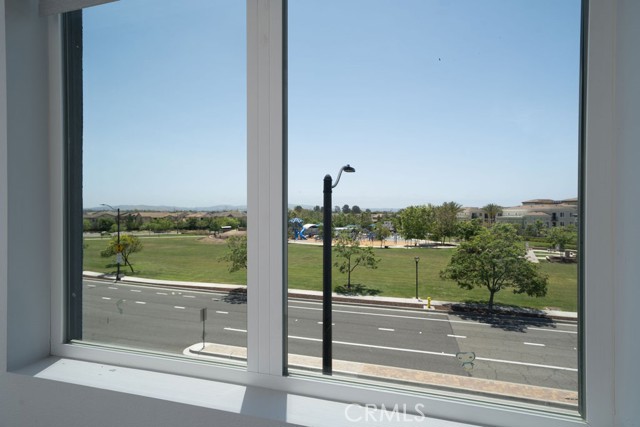 Detail Gallery Image 18 of 37 For 430 Transport, Tustin,  CA 92782 - 4 Beds | 3/1 Baths