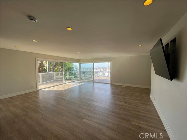 Detail Gallery Image 10 of 42 For 1911 Kings Rd, Newport Beach,  CA 92663 - 3 Beds | 3/1 Baths