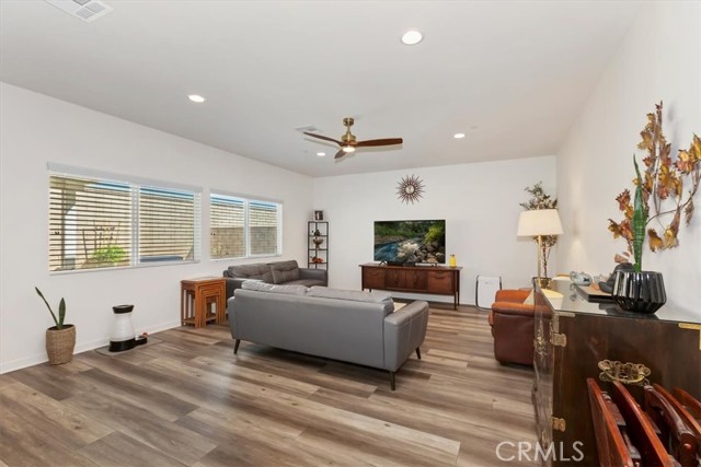 Detail Gallery Image 7 of 44 For 15816 Parry Peak, Fontana,  CA 92336 - 4 Beds | 3/1 Baths