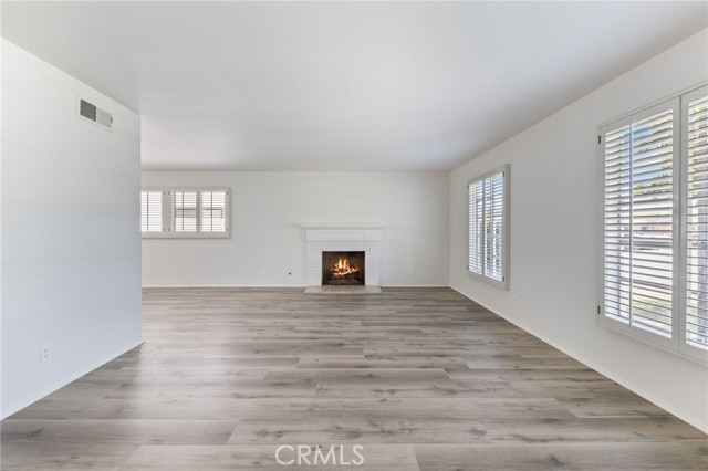 Detail Gallery Image 6 of 49 For 305 Robin Hood Ln, Costa Mesa,  CA 92627 - 5 Beds | 2/2 Baths