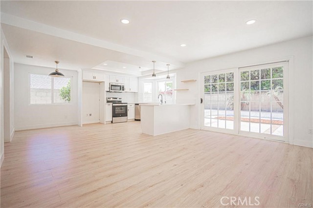 812 San Juan Lane, Placentia CA: https://media.crmls.org/medias/0a686994-446d-4944-a7bf-6de1ce3755a1.jpg