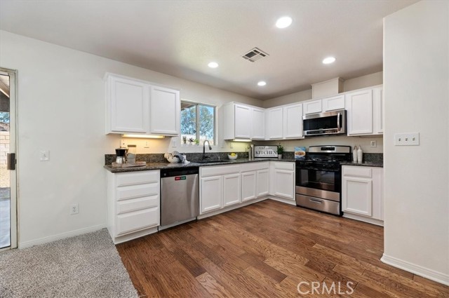 Detail Gallery Image 8 of 31 For 308 Avenue 6, Lake Elsinore,  CA 92530 - 4 Beds | 2 Baths