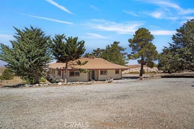 27811 Jubilee Run Road, Pearblossom CA: https://media.crmls.org/medias/0a6a1647-37e3-4933-b0a2-b7b66c2d28a2.jpg