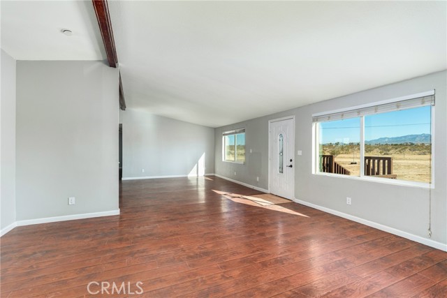6320 Cholame Road, Phelan CA: https://media.crmls.org/medias/0a6ae381-c4ac-4d07-b1af-6f46c6bcc5e8.jpg
