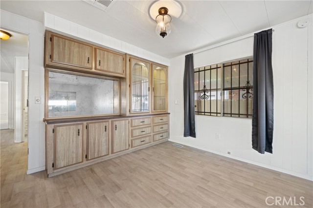 1895 W Devonshire Avenue, Hemet CA: https://media.crmls.org/medias/0a6cd3c5-3fc9-4a9e-af9e-39bdb09bb746.jpg