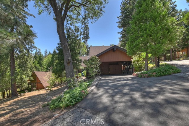 27280 Peninsula Drive, Lake Arrowhead CA: https://media.crmls.org/medias/0a6dcf1c-9e62-4b1a-a0b0-f25a007d3e27.jpg