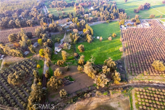 18701 Lort Drive, Visalia CA: https://media.crmls.org/medias/0a6e08ea-7c80-48d0-a4c4-728cb836be41.jpg