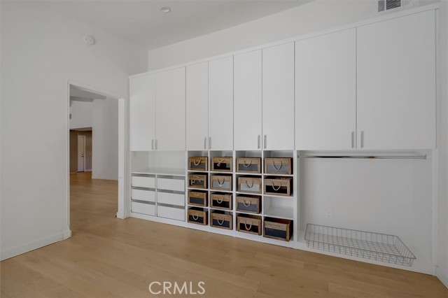 Detail Gallery Image 32 of 66 For 24216 Calvert St, Woodland Hills,  CA 91367 - 5 Beds | 3/1 Baths