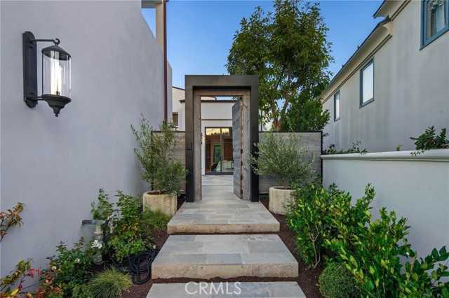 Detail Gallery Image 5 of 75 For 112 Kings Pl, Newport Beach,  CA 92663 - 6 Beds | 7/1 Baths