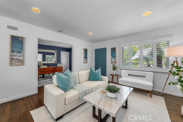 7135 W 91st Street, Los Angeles CA: https://media.crmls.org/medias/0a6eefa7-5d13-43af-8550-2abdffc2b370.jpg