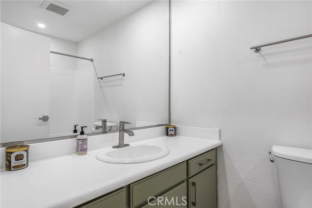 Detail Gallery Image 14 of 17 For 18530 Hatteras St #213,  Tarzana,  CA 91356 - 2 Beds | 2 Baths