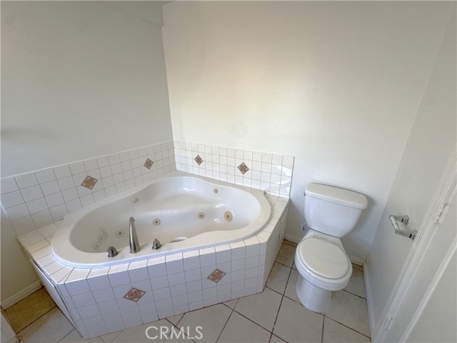 Detail Gallery Image 13 of 21 For 7823 Louise Ave, Northridge,  CA 91325 - 4 Beds | 2 Baths