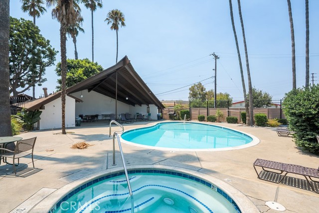 1800 E Heim Avenue, Orange CA: https://media.crmls.org/medias/0a72b631-b506-4e00-8149-c83f2ffade6e.jpg