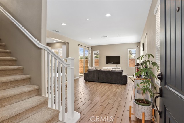 Detail Gallery Image 3 of 36 For 21710 Bene Dr, Saugus,  CA 91350 - 3 Beds | 2/1 Baths