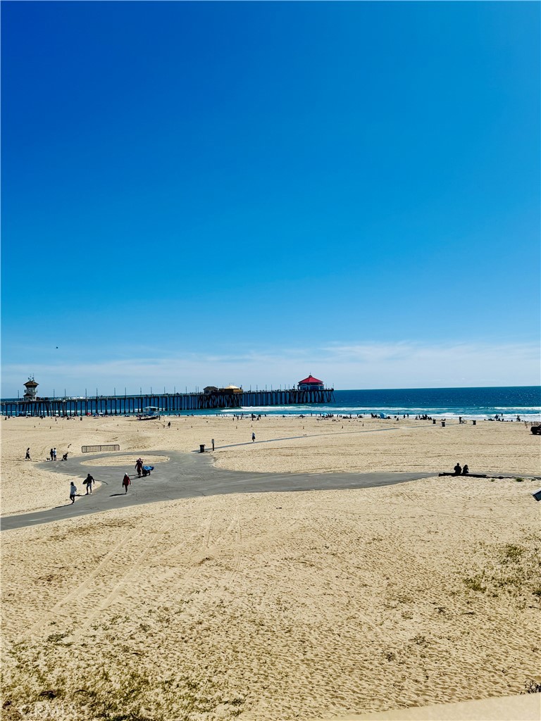 https://media.crmls.org/medias/0a743240-73e6-4164-ac2c-36dadacf4ea8.jpg?preset=X-Large