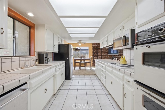 Detail Gallery Image 17 of 35 For 1807 Manning, Bakersfield,  CA 93309 - 3 Beds | 2 Baths