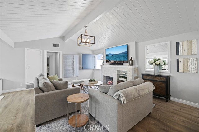 Detail Gallery Image 4 of 46 For 412 Colton St, Newport Beach,  CA 92663 - 4 Beds | 3 Baths