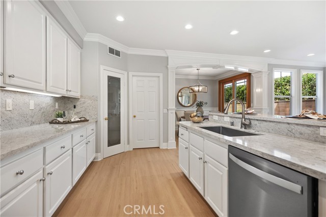 Detail Gallery Image 14 of 48 For 22 Apple Valley, Irvine,  CA 92602 - 4 Beds | 2/1 Baths