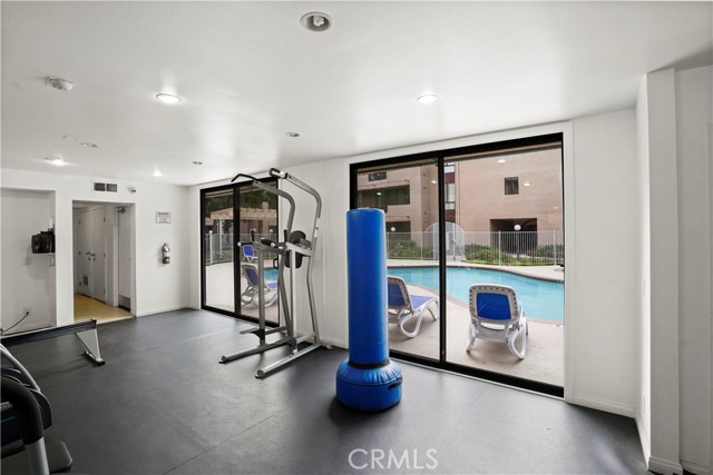 Detail Gallery Image 20 of 23 For 7826 Topanga Canyon Bld #301,  Canoga Park,  CA 91304 - 2 Beds | 2 Baths