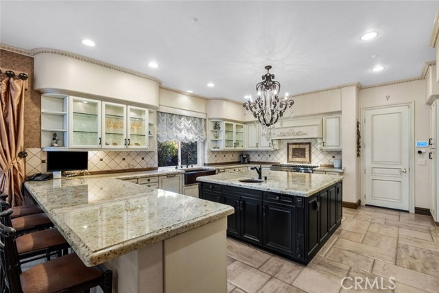 3724 Winford Drive, Tarzana CA: https://media.crmls.org/medias/0a76e07a-838b-4953-bc03-876526b9f75d.jpg