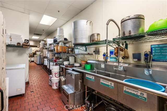 200 Main, Huntington Beach CA: https://media.crmls.org/medias/0a77d08d-f4f3-4341-8d3b-f1320f381ad5.jpg