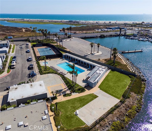 4006 Aladdin Drive, Huntington Beach CA: https://media.crmls.org/medias/0a78433f-b351-4a31-b3f6-01c3bbe749a5.jpg