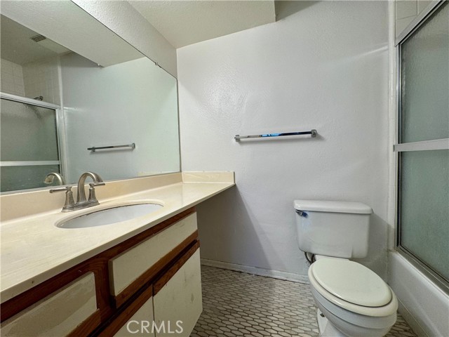 987 E Del Mar Boulevard, Pasadena CA: https://media.crmls.org/medias/0a787c22-552b-4c86-ba60-7d6ec3ca7b19.jpg