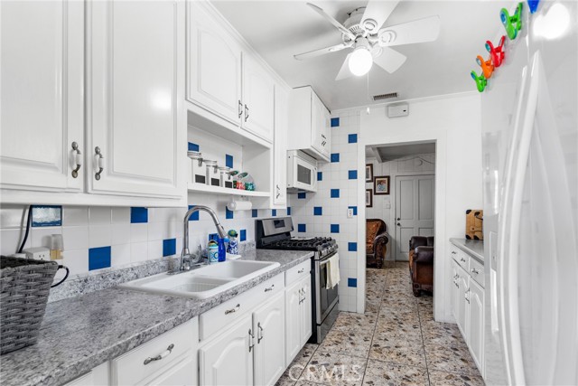 Detail Gallery Image 9 of 24 For 5150 W 135th St, Hawthorne,  CA 90250 - 3 Beds | 2 Baths