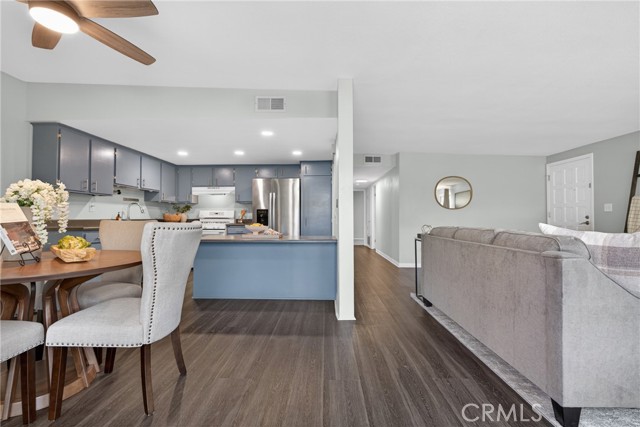 Detail Gallery Image 6 of 28 For 27026 Rio Pecos, Valencia,  CA 91354 - 3 Beds | 2 Baths