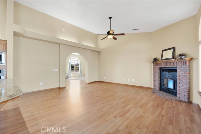 Detail Gallery Image 12 of 69 For 19501 Kinai Rd, Apple Valley,  CA 92307 - 4 Beds | 2/1 Baths