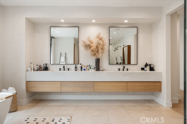 10 Seabluff, Newport Beach CA: https://media.crmls.org/medias/0a79dbce-6aec-4a74-86a6-705bd12fd00c.jpg