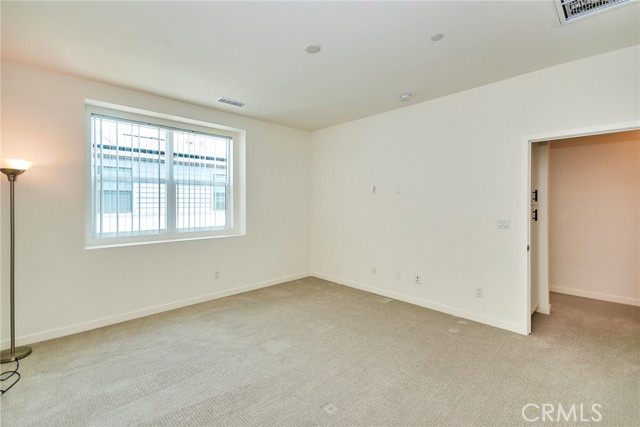 Detail Gallery Image 31 of 39 For 944 N Divino Privado, Ontario,  CA 91764 - 3 Beds | 3/1 Baths