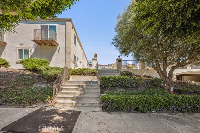 Detail Gallery Image 2 of 36 For 120 S Francisca Ave #18,  Redondo Beach,  CA 90277 - 2 Beds | 2/1 Baths