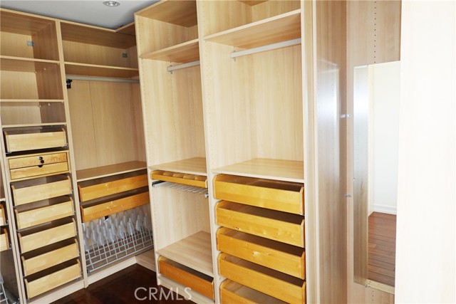 Detail Gallery Image 32 of 39 For 6232 Hesperia Ave, Encino,  CA 91316 - 3 Beds | 2/1 Baths
