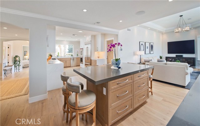 17068 Countess Place, Encino CA: https://media.crmls.org/medias/0a7c9796-66cd-4766-b701-19ee8875143f.jpg