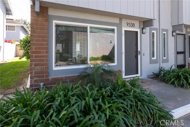 Detail Gallery Image 5 of 36 For 9538 Bickley Dr #2,  Huntington Beach,  CA 92646 - 2 Beds | 1/1 Baths