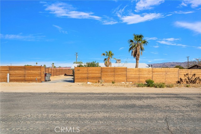 Detail Gallery Image 2 of 34 For 4789 Avenida Del Sol, Joshua Tree,  CA 92252 - 2 Beds | 2 Baths