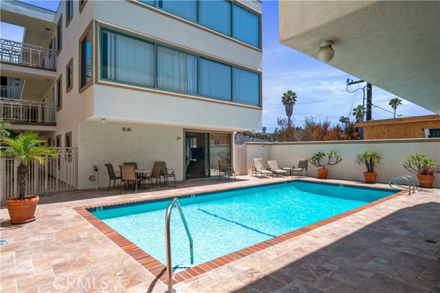 201 Calle Miramar, Redondo Beach CA: https://media.crmls.org/medias/0a7d8555-47b2-4cad-82ac-65133d6c22dc.jpg