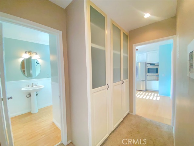 Detail Gallery Image 9 of 16 For 418 E Harvard Rd #F,  Burbank,  CA 91501 - 2 Beds | 1 Baths